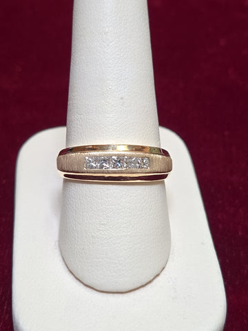 14K gold ring with 0.5ct princess-cut diamond, elegant jewelry piece from Chique Jewelry, showcasing the sparkling gemstone.