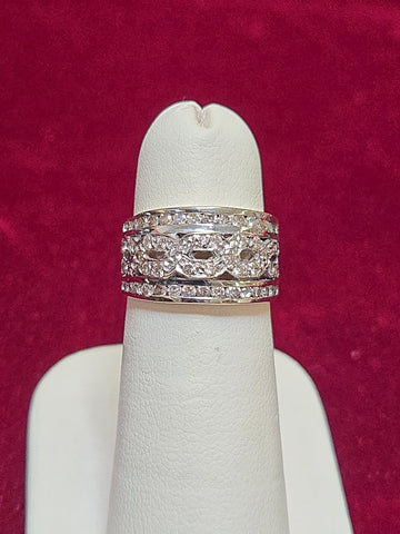 14K white gold ring with 0.6ct round diamonds from Chique Jewelry, showcasing a sparkling, elegant jewelry piece.
