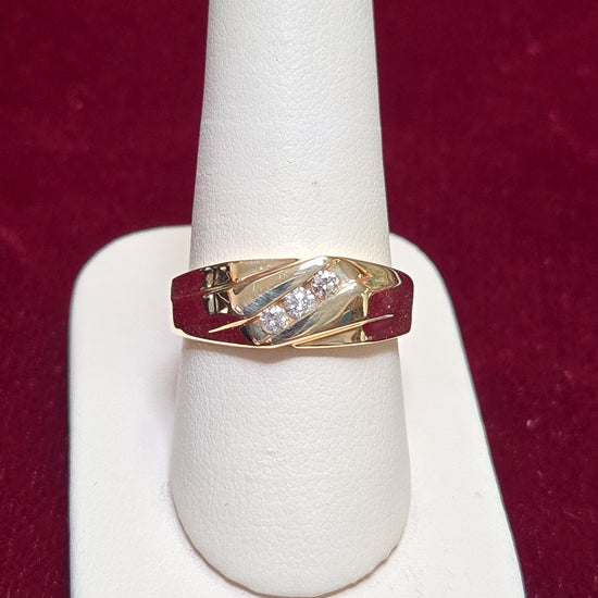 14K gold ring with 0.12ct round diamonds from Chique Jewelry, showcasing a elegant design and polished finish.