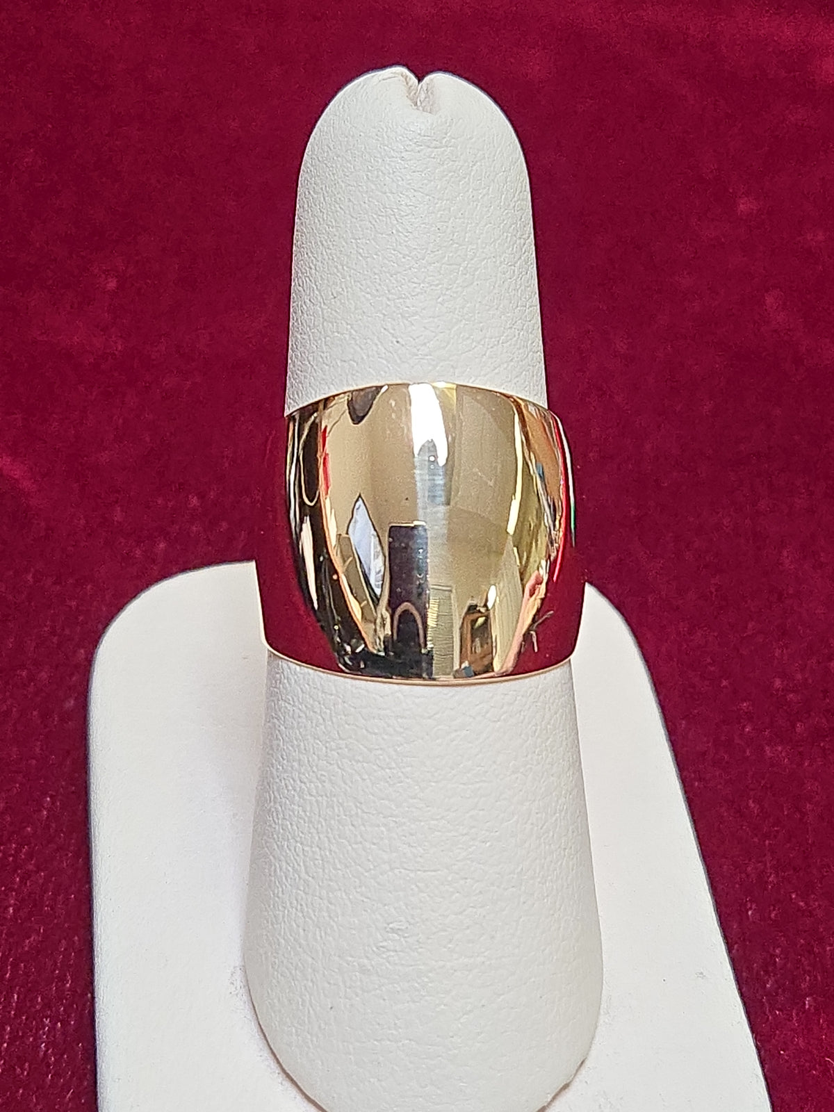 14K gold ring with intricate design, weighing 7.1 grams, from Chique Jewelry, showcasing elegant craftsmanship.