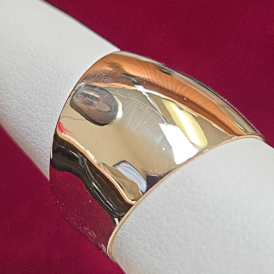 14K gold ring from Chique Jewelry, showcasing a polished design, weight 7.1 grams, with a smooth band and elegant finish.