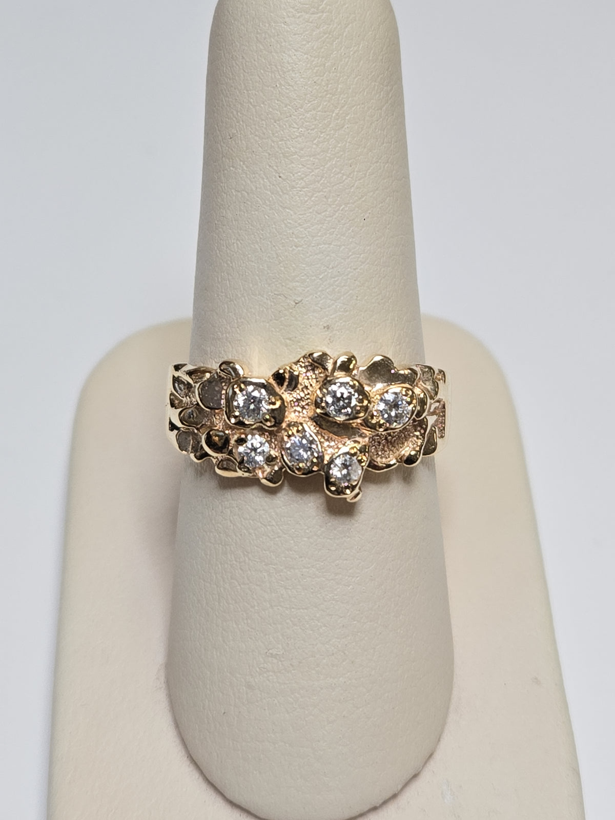 14K gold ring with 0.5ct round diamonds from Chique Jewelry, featuring a sleek design and 7.1g weight.