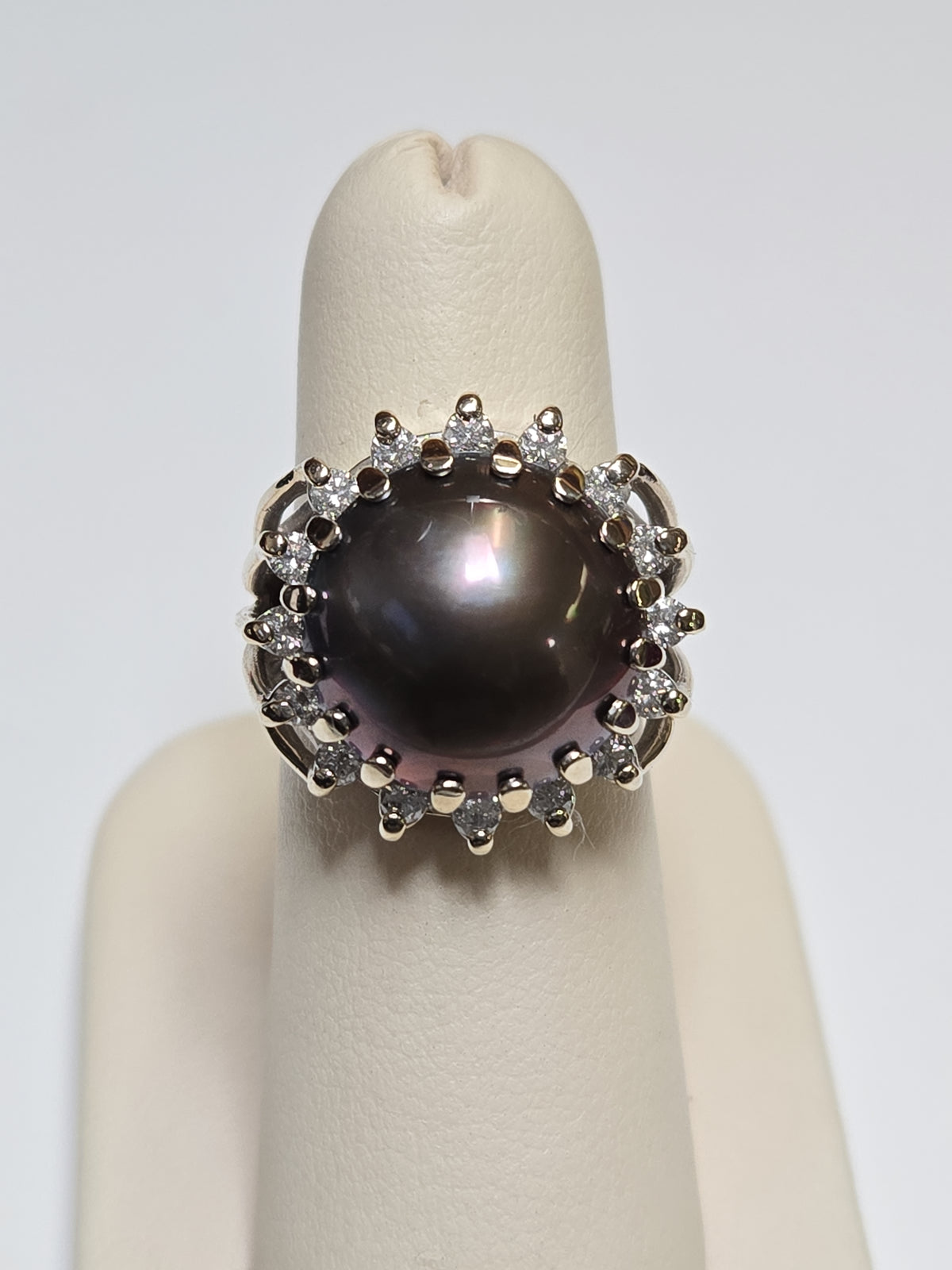 14K gold ring featuring a round Mabe pearl, crafted by Chique Jewelry, showcasing elegant design and shiny gold finish.