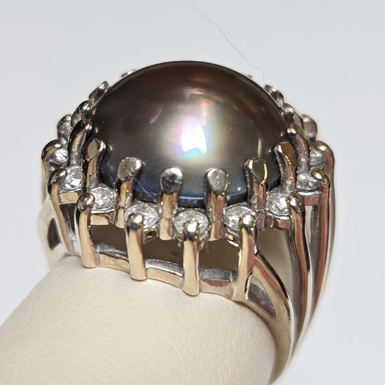 14K gold ring featuring a round Mabe pearl, weighing 9.3 grams, crafted by Chique Jewelry.