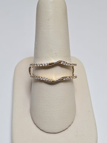 14K gold ring with 0.33ct round diamonds from Chique Jewelry, showcasing a elegant design with sparkling gemstones.