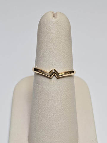 14K gold wedding ring featuring a simple band design, weighing 1.5 grams, by Chique Jewelry.