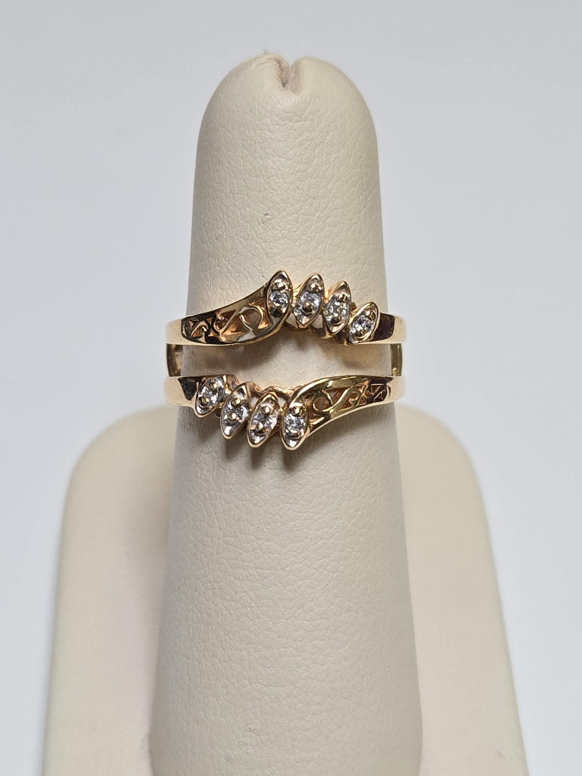 14K gold wedding ring with 0.08ct round diamonds from Chique Jewelry, featuring a sleek design and 4.6g weight.