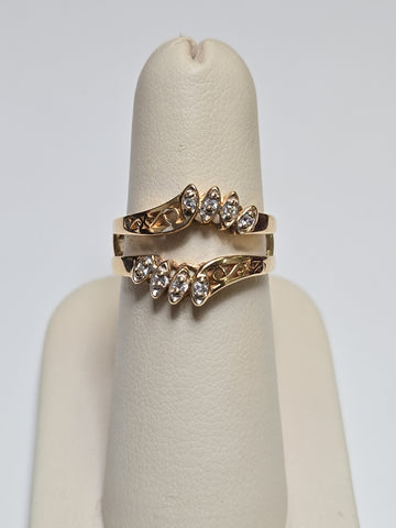 14K gold wedding ring with 0.08ct round diamonds from Chique Jewelry, featuring a sleek design and 4.6g weight.