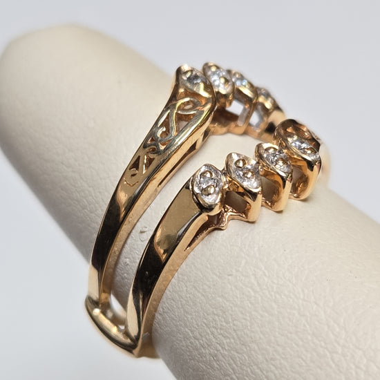 14K gold wedding ring with 0.08ct round diamonds from Chique Jewelry, elegant 4.6g band suitable for special occasions.