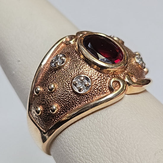 10K gold ring with 1ct oval garnet gemstone, showcasing elegant jewelry design by Chique Jewelry.