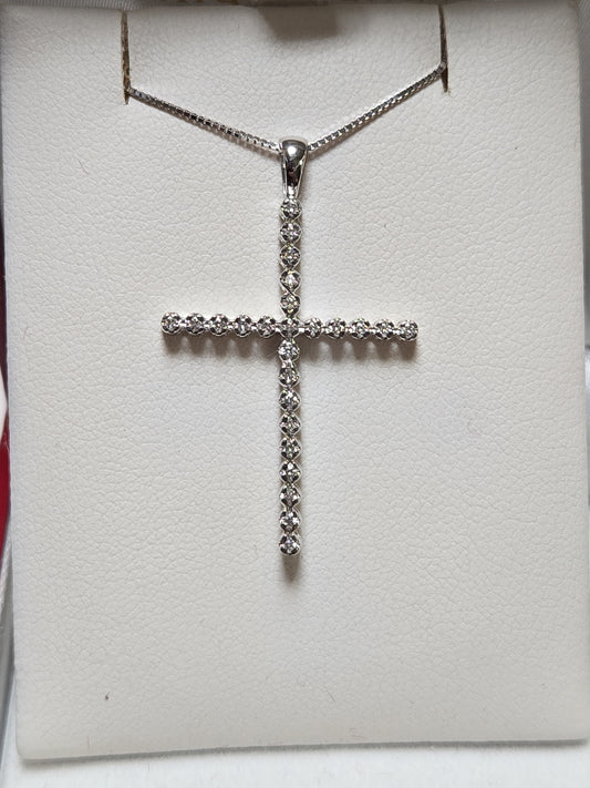 14K white gold cross pendant with 0.25ct round lab-created diamonds, weighing 1.6g, from Chique Jewelry.