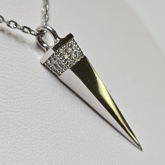 14K white gold cable chain necklace with diamond-cut design and 0.12ct diamonds, weighing 4.1g, by Chique Jewelry.