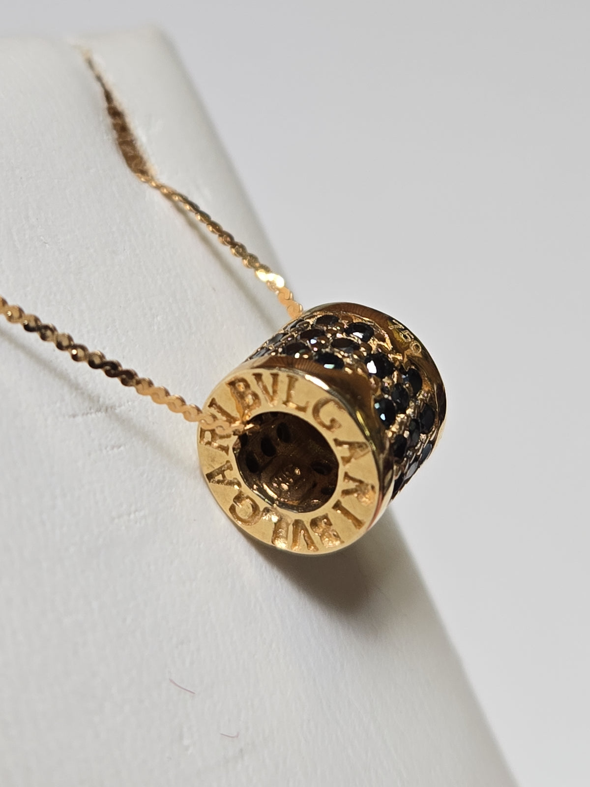 Bulgari 18K gold pendant with 0.5ct round black diamonds, elegant jewelry piece, weighing 3.4 grams.