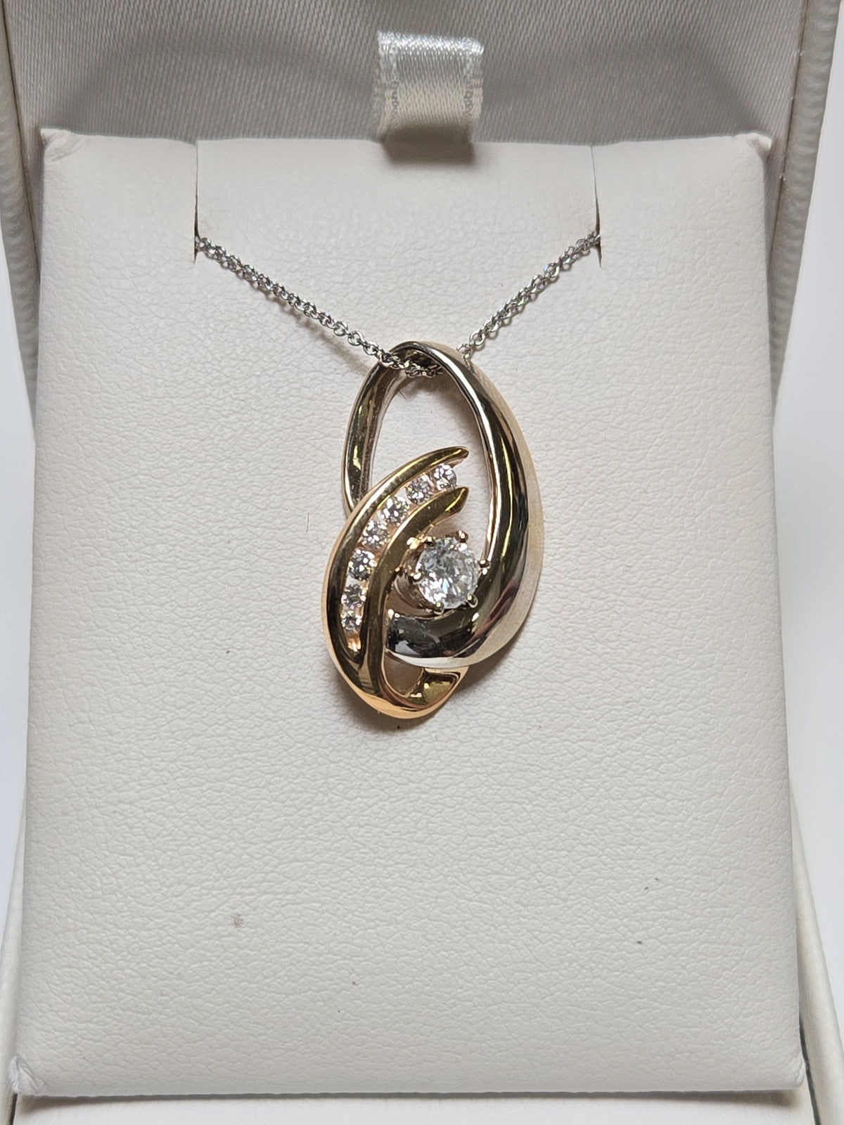 14K gold pendant with 0.53ct round diamonds from Chique Jewelry, showcasing elegant jewelry design and sparkling gemstones.