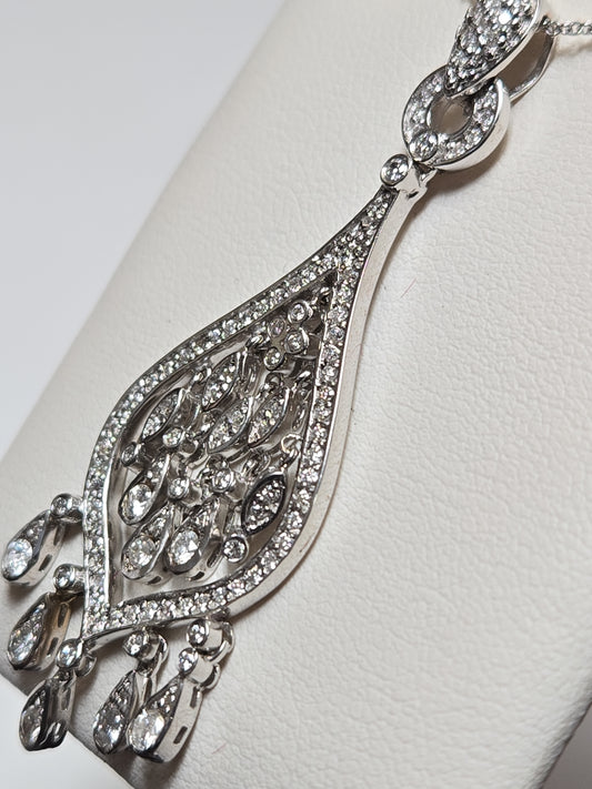18K white gold diamond pendant with 1.2ct round diamonds from Chique Jewelry, featuring an elegant, polished design.
