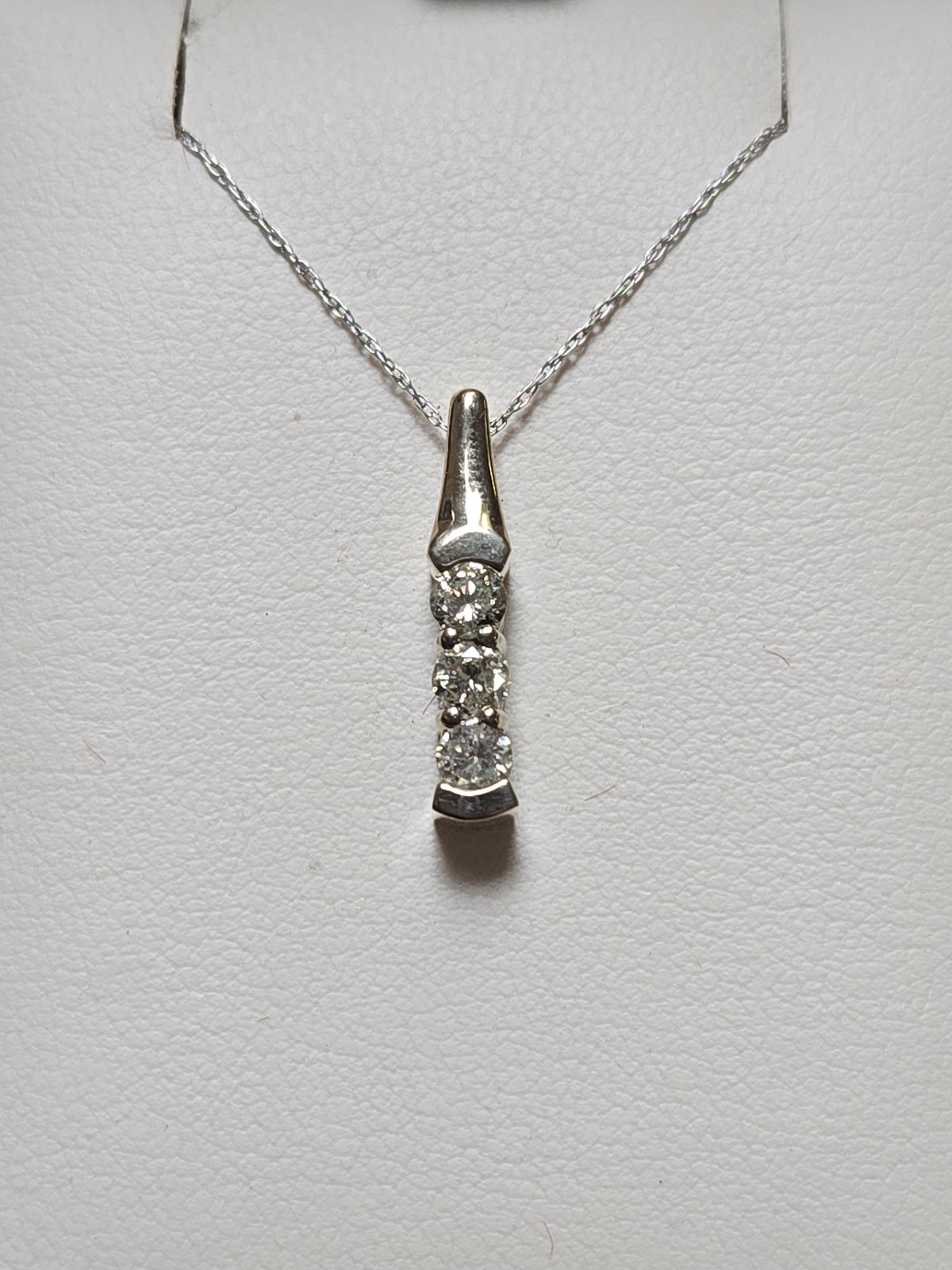 14K gold pendant with 0.5ct round diamonds from Chique Jewelry, showcasing a elegant, sparkling jewelry piece.