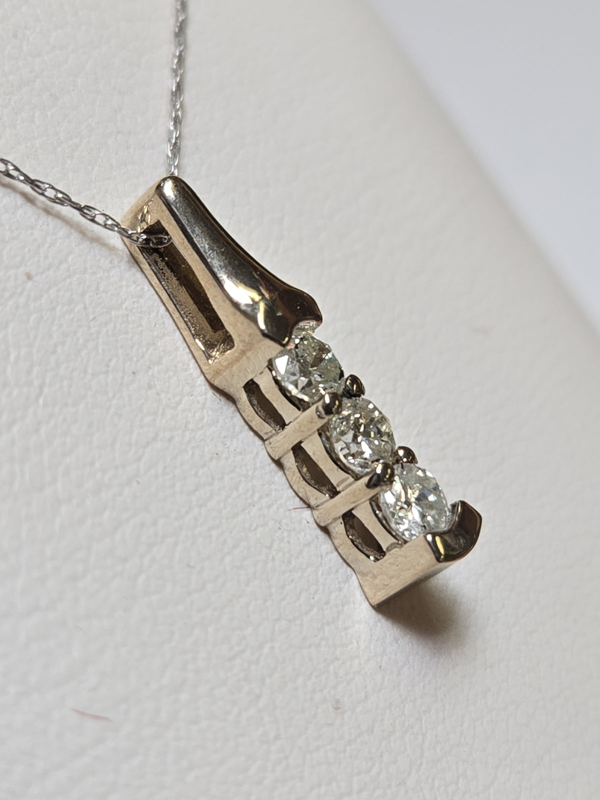 14K gold pendant with 0.5ct round diamonds from Chique Jewelry, showcasing elegant jewelry design and sparkling gemstone details.
