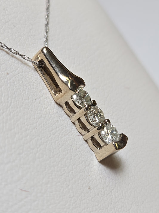 14K gold pendant with 0.5ct round diamonds from Chique Jewelry, showcasing elegant jewelry design and sparkling gemstone details.