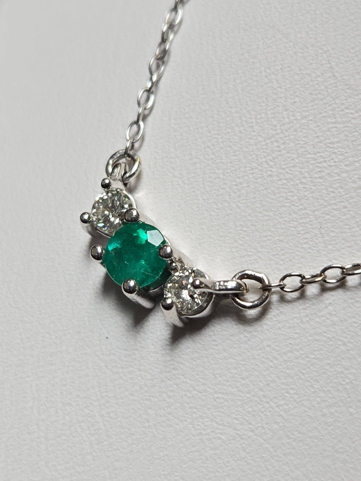 14K white gold cable chain necklace with 0.35ct round emerald pendant, 17-inch length, from Chique Jewelry.