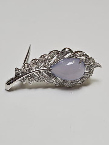Pear-shaped lavender jade brooch in 14K white gold, designed by Chique Jewelry, weighing 6.7 grams.