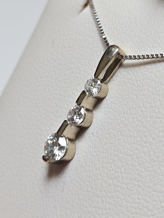 14K gold pendant with 0.3ct round diamonds from Chique Jewelry, showcasing a elegant jewelry piece with sparkling gemstones.