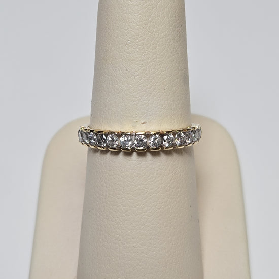 10K gold ring with 0.5ct round diamonds, elegant jewelry piece by Chique Jewelry, featuring a sleek design and sparkling stones.