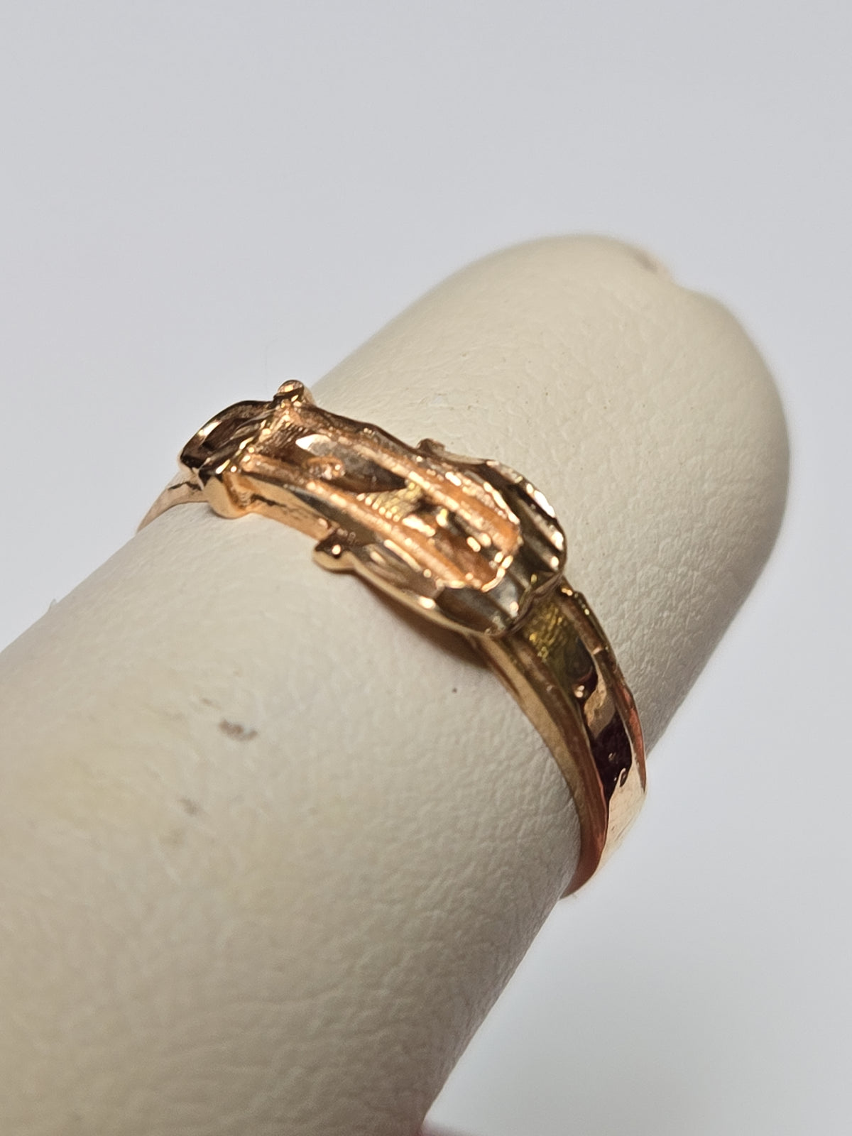 18K gold belt buckle ring by Chique Jewelry, 2.1g, featuring a stylish and elegant design with a polished finish.