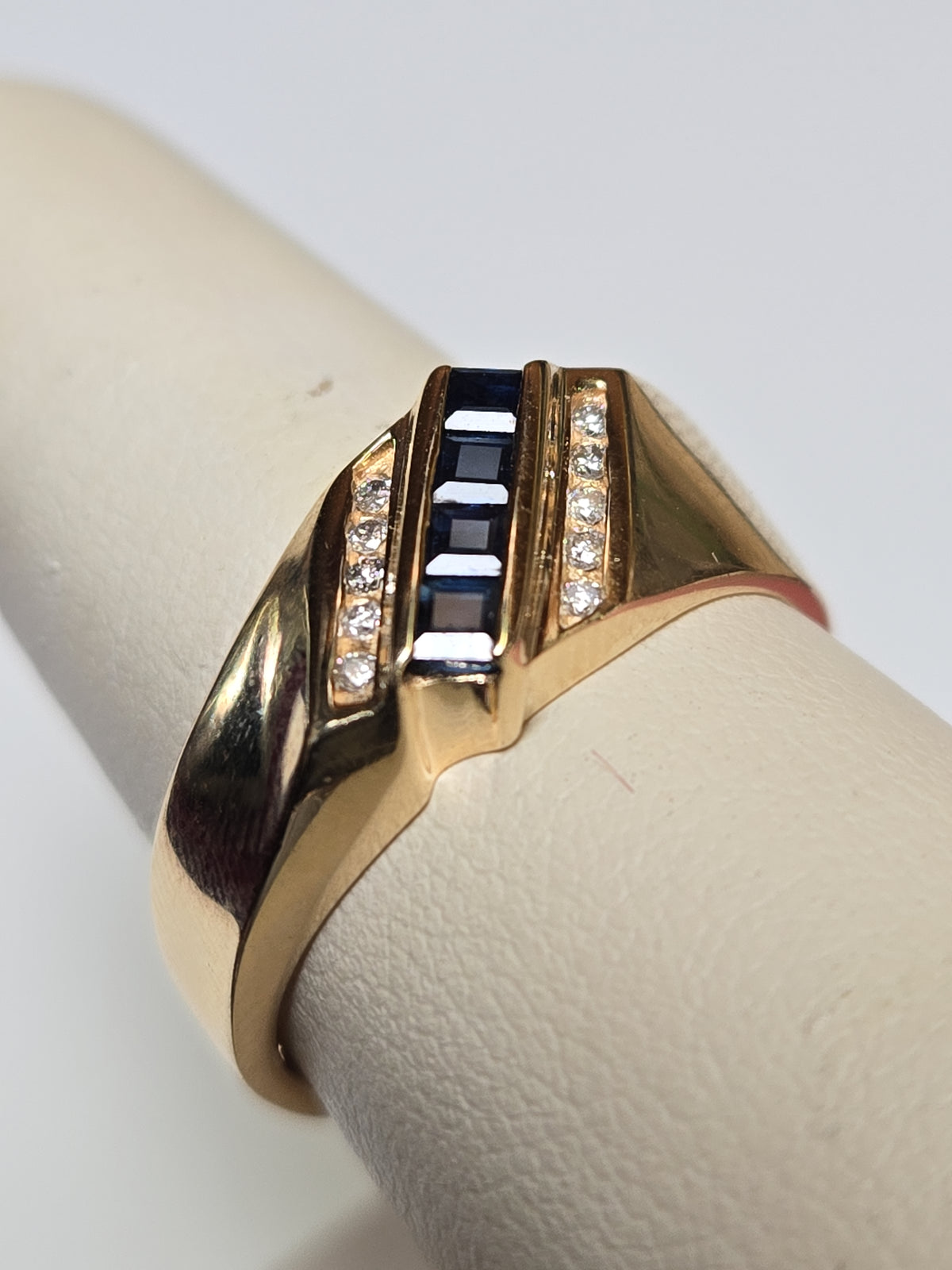 14K gold ring featuring 0.25ct square blue sapphires and elegant design, crafted by Chique Jewelry.