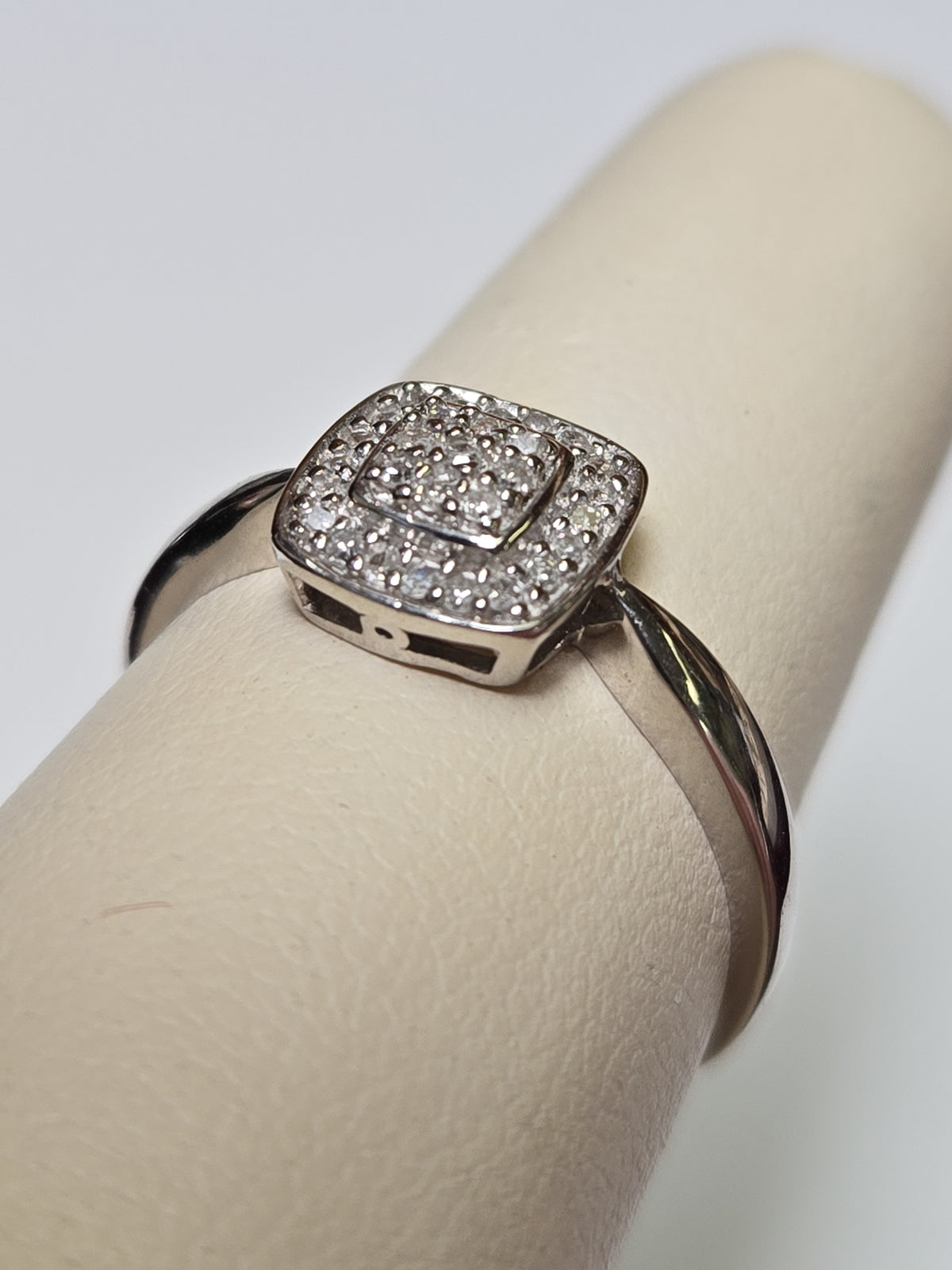 9K white gold cluster ring with 0.25ct round diamonds, featuring a elegant design and weighing 2.2 grams by Chique Jewelry.