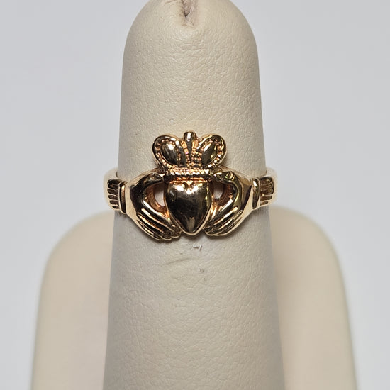 9K gold Claddagh ring with detailed heart and crown design, weighing 3.8g, by Chique Jewelry.