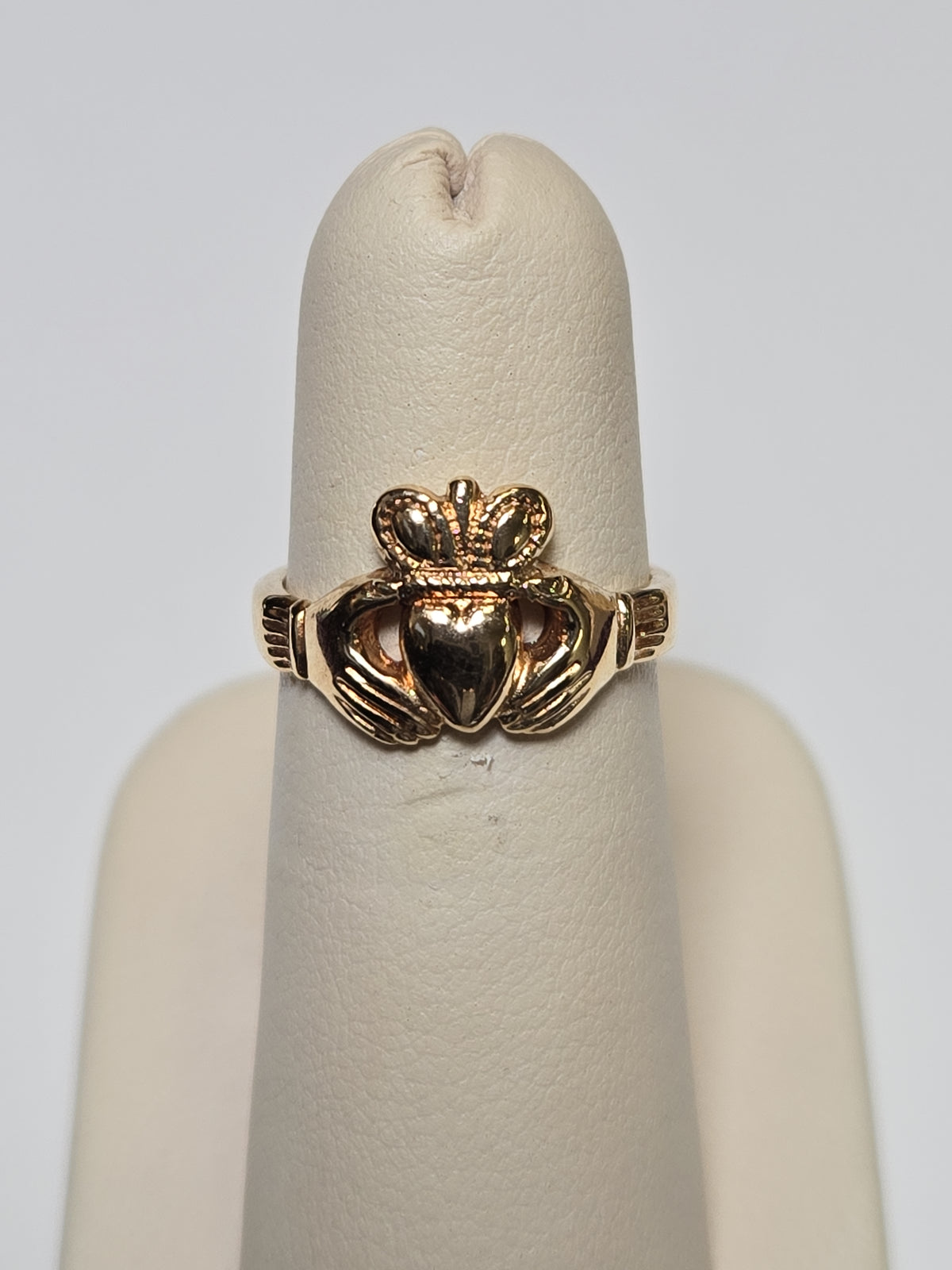 9K gold Claddagh ring with detailed heart and crown design, weighing 3.8g, by Chique Jewelry.