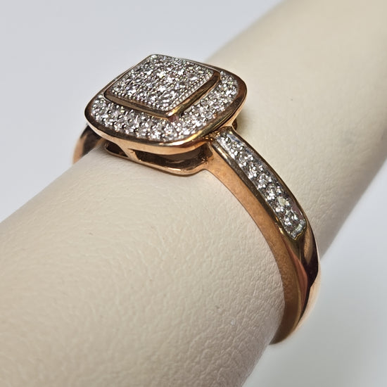 9K gold cluster ring with 0.25ct round diamonds from Chique Jewelry, showcasing a sparkling, elegant jewelry piece.