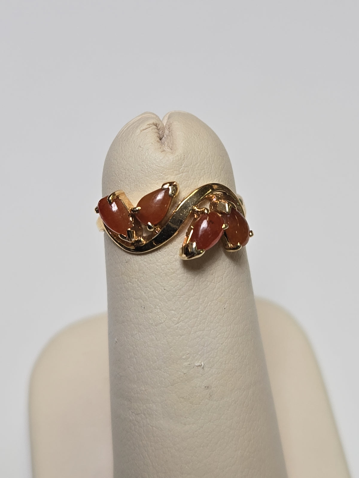 14K gold ring featuring a pear-shaped jade gemstone, weighing 1.6 grams, from Chique Jewelry.