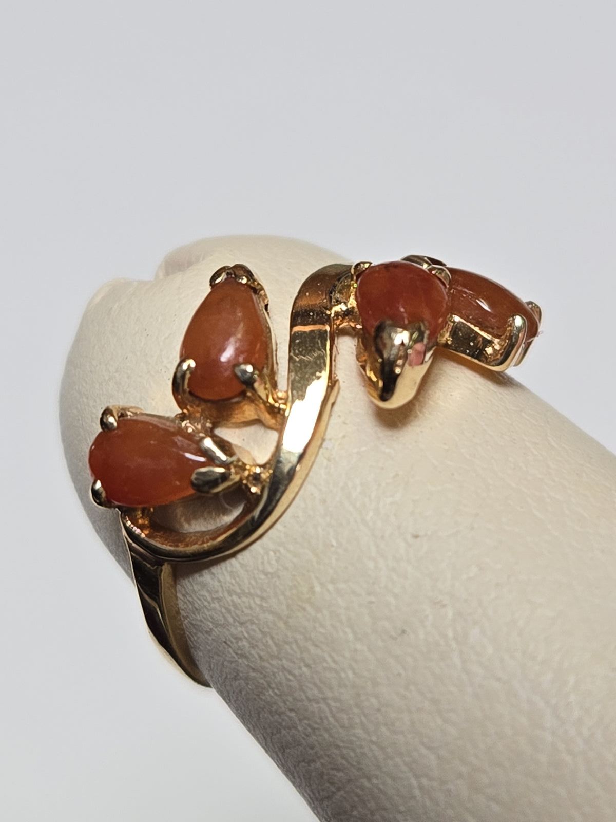 14K gold ring with pear-shaped jade gemstone, weighing 1.6 grams, featuring elegant jewelry craftsmanship.