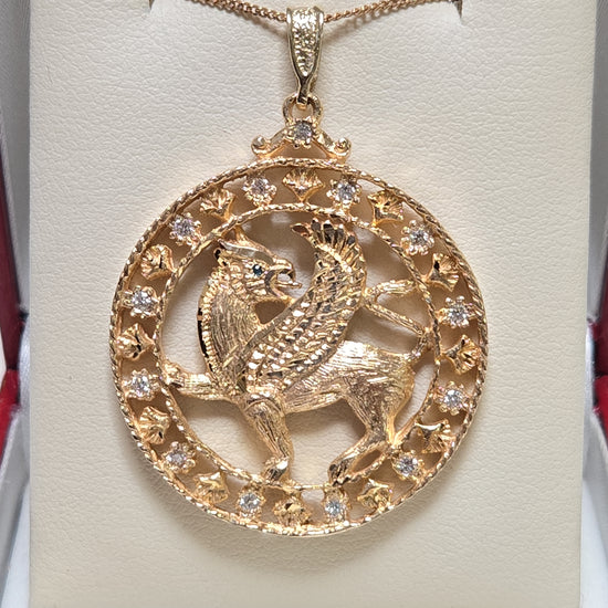14K gold pendant with 0.33ct round lab-created diamonds, showcasing a elegant jewelry piece from Chique Jewelry.