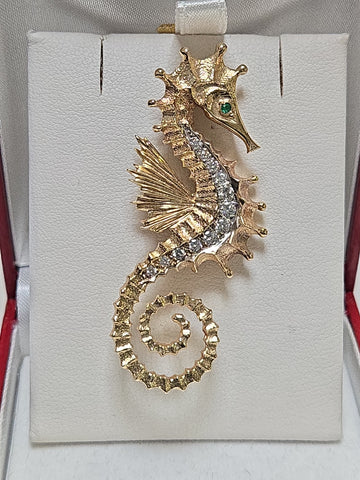14K gold brooch with 0.5ct round diamond from Chique Jewelry, featuring elegant design and 9.8g weight.