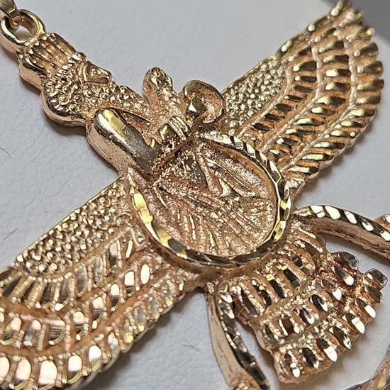 18K gold Farvahar pendant by Chique Jewelry, featuring intricate design and weighing 18.7 grams for elegant wear.