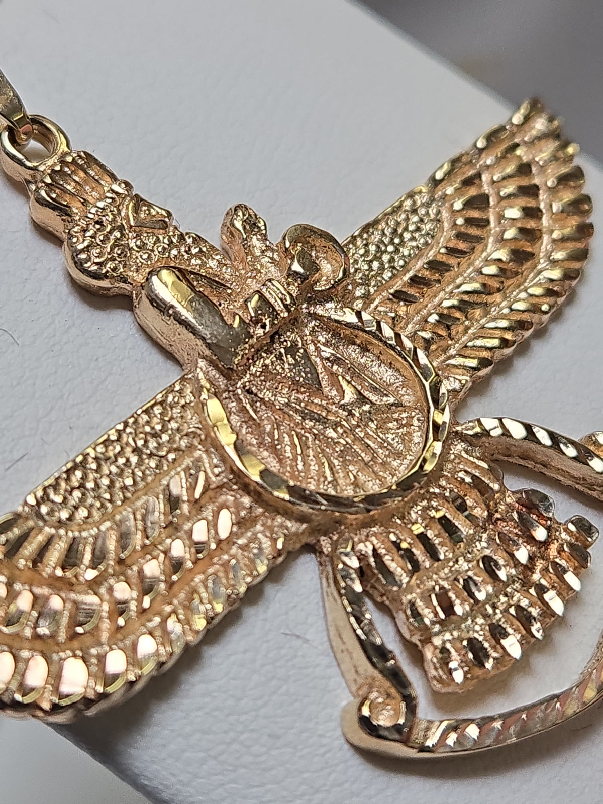 18K gold Farvahar pendant by Chique Jewelry, featuring intricate design and weighing 18.7 grams for elegant wear.