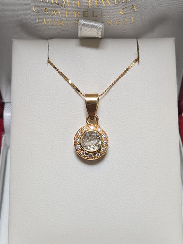 18K gold diamond pendant with 0.82ct round diamonds from Chique Jewelry, showcasing a delicate, elegant jewelry piece.