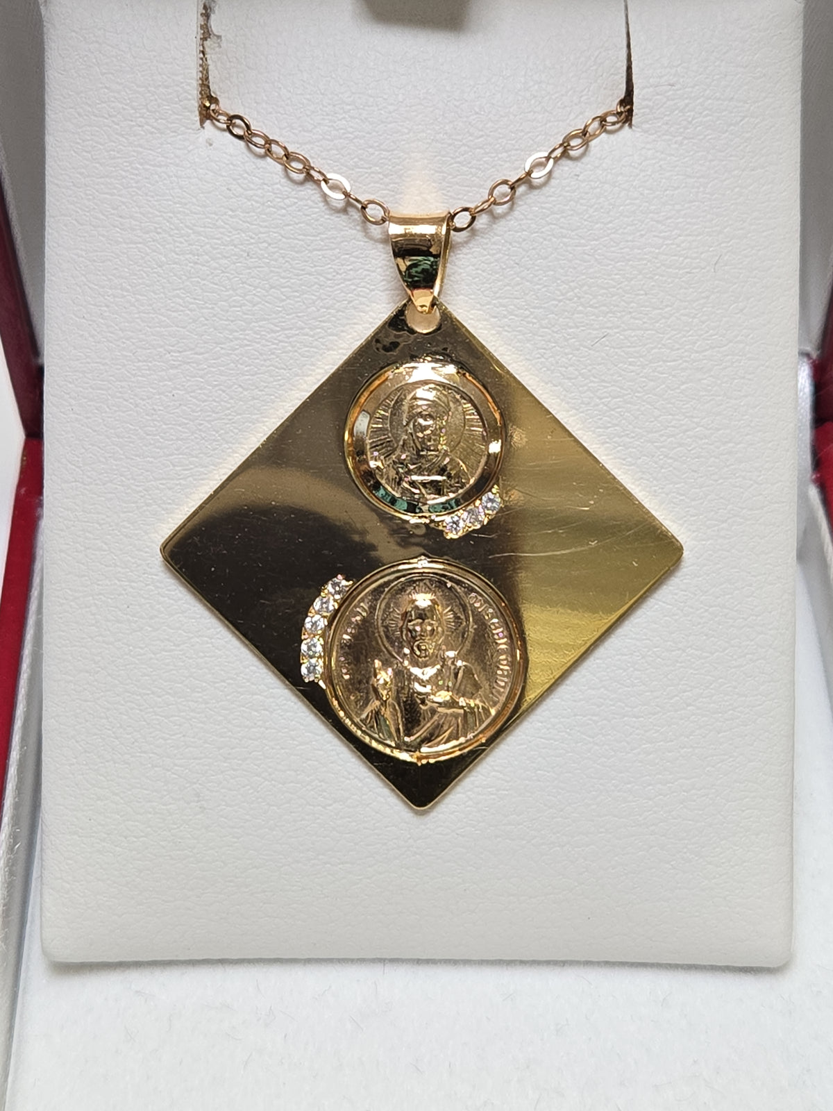 18K gold Jesus and Muhammed pendant with 0.08ct round diamonds from Chique Jewelry, showcasing detailed religious symbol design.