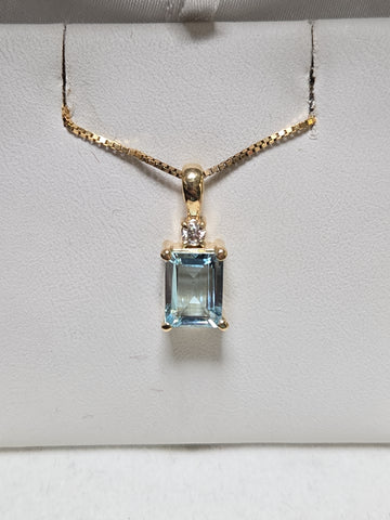 14K gold pendant featuring a large emerald-cut aquamarine gemstone, weighing 1.7 grams, from Chique Jewelry.