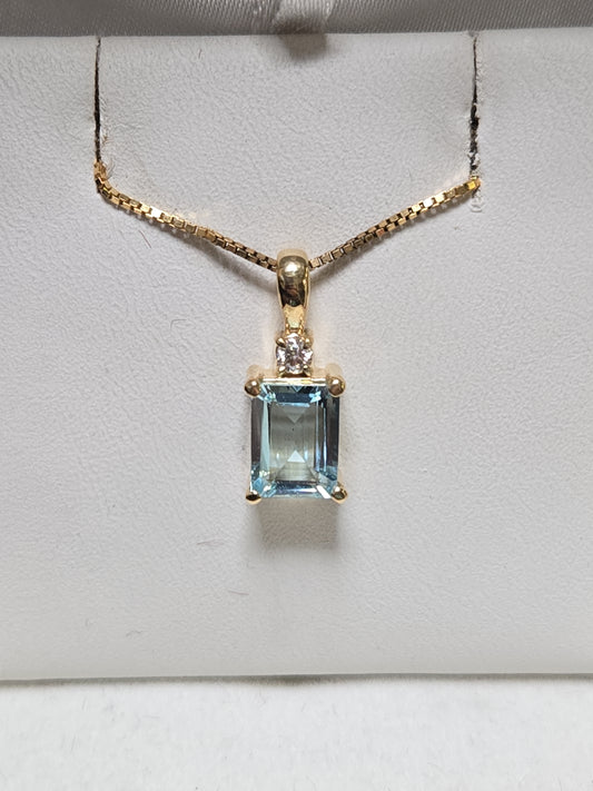 14K gold pendant featuring a large emerald-cut aquamarine gemstone, weighing 1.7 grams, from Chique Jewelry.