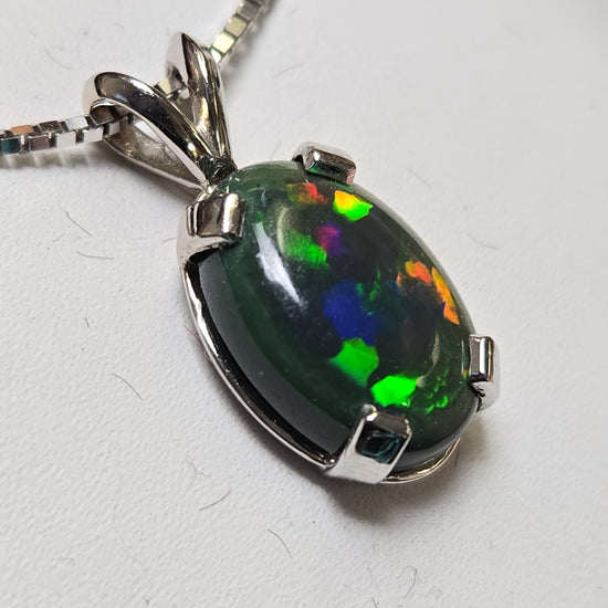 14K white gold pendant featuring an oval opal gemstone from Chique Jewelry, showcasing a sleek and elegant jewelry design.