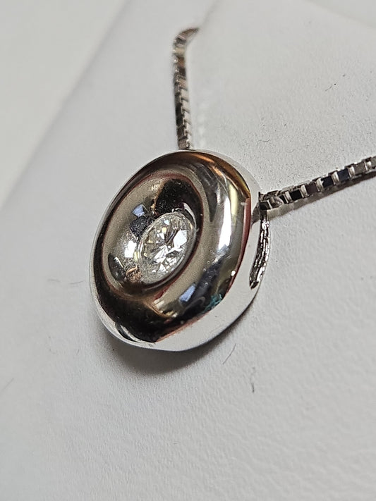 18K white gold pendant with a 0.25ct round diamond, featuring a sleek design from Chique Jewelry.