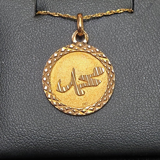 18K gold Muhammed pendant by Chique Jewelry, showcasing intricate design and polished finish, weighs 2.3 grams.
