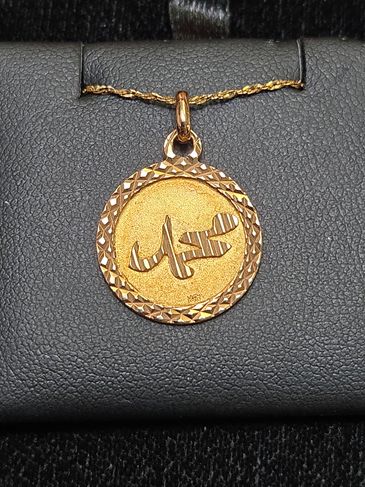 18K gold Muhammed pendant by Chique Jewelry, showcasing intricate design and polished finish, weighs 2.3 grams.