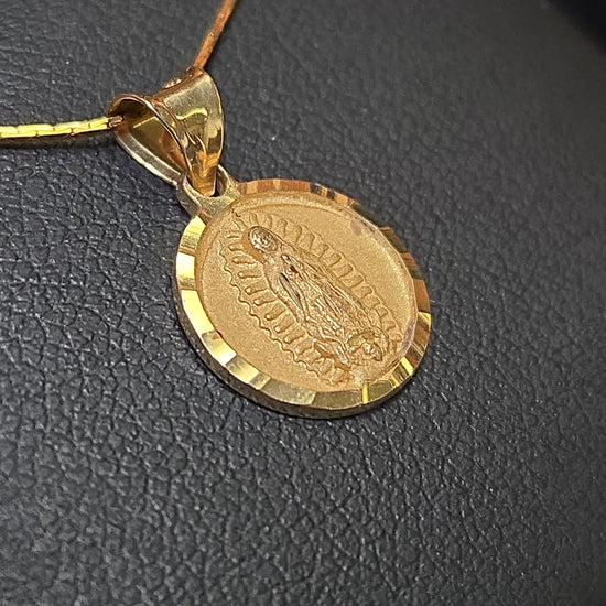 14K gold Mary pendant weighing 1.1g with detailed religious design, crafted by Chique Jewelry.