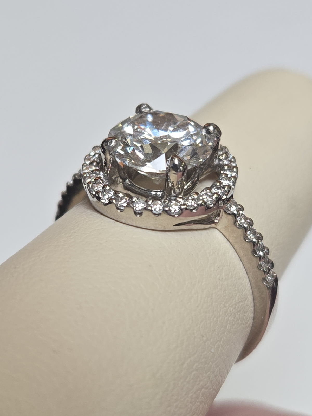 18K white gold ring featuring a 2.07ct round lab-created diamond, elegant jewelry piece with a sleek design.