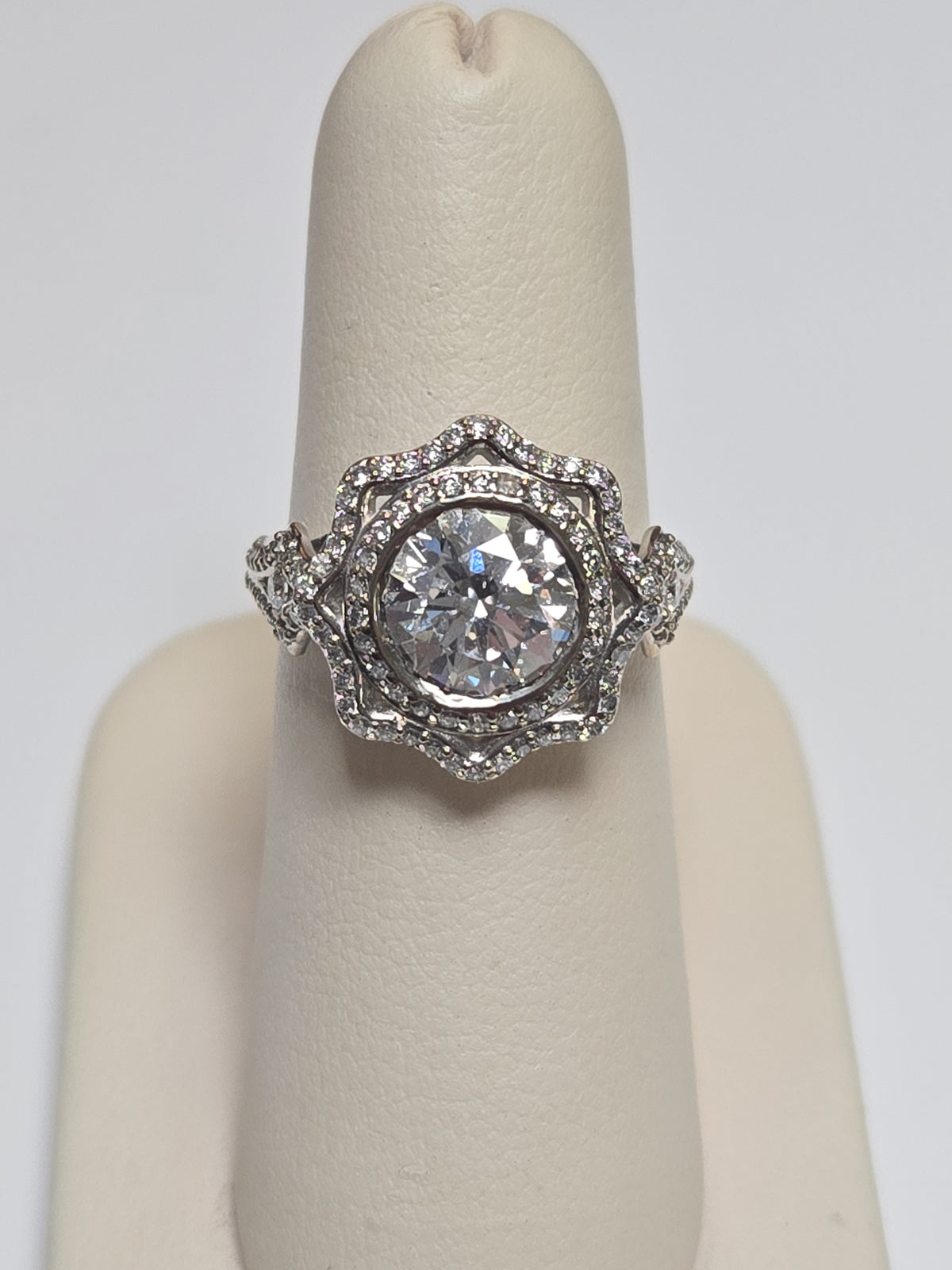 14K white gold ring with 2.76ct round lab-created diamonds and 5.4g weight, featuring a stylish and elegant design.