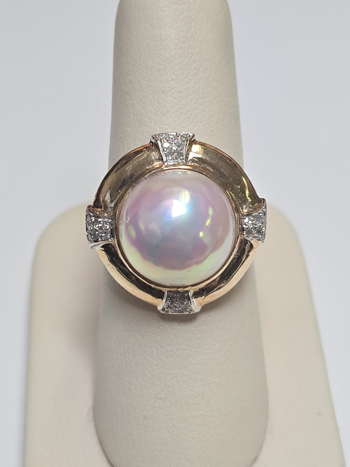 14K gold ring featuring a round Mabe pearl, weighing 7.6 grams, from Chique Jewelry.